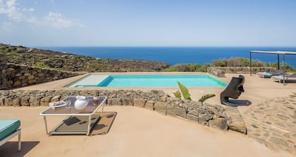 Superb Villa With Private Pool, Authentic Charm and Impressive Views