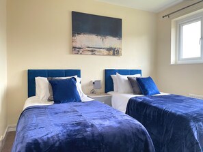 Hus – comfort | 3 soverom, skrivebord for bærbar PC og strykejern/-brett