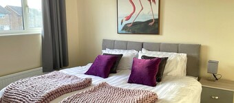 6 Person Spacious Home with Garden