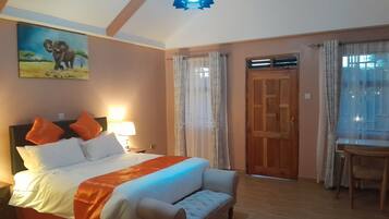 Phòng đôi hoặc 2 giường đơn Superior | Trang trí khác biệt, trang bị nội thất với thiết kế riêng biệt, bàn