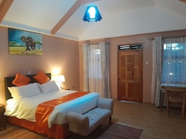 Habitación superior con 1 cama doble o 2 individuales | Decoración individual, mobiliario individual, escritorio