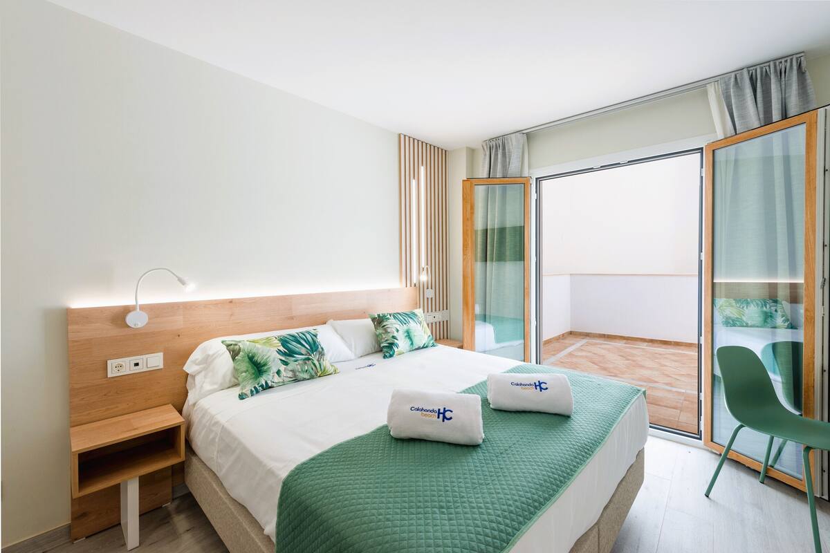 小型套房 | 埃及棉床单、高档床上用品、Select Comfort 床、遮光窗帘