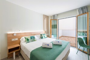 Junior Suite | Egyptian cotton sheets, premium bedding, Select Comfort beds - HC Calahonda Beach Nerja (Nerja)