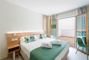 Junior Suite | Egyptian cotton sheets, premium bedding, Select Comfort beds