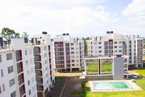 Outdoor pool - Lux Suites Racecourse Studio Apartments  (Nairobi)