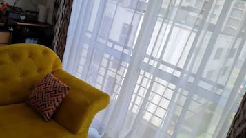 Elite Studio | Living area | 24-inch Smart TV with digital channels