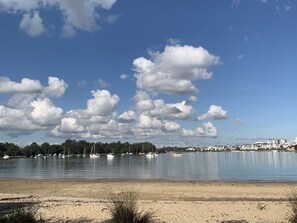 Beach - Putney Studio, short drive to parkland & Olympic
(Putney)