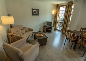 Apartment, 1 Bedroom, Balcony | Living area
