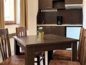Apartment, 1 Bedroom, Balcony | Dining
