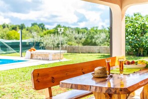 屋外ダイニングエリア