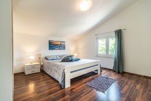 6 soverom, safe på rommet, strykejern/-brett og wi-fi (inkludert)