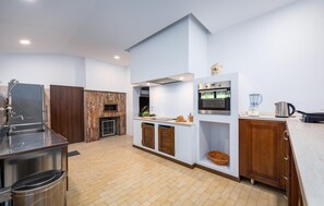 Refrigerador, microondas, horno y lavavajillas 