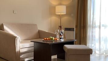 Apartment, 1 Bedroom, Balcony | Dining