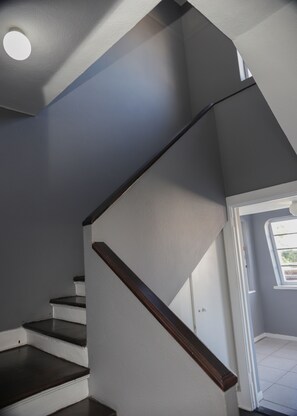 32-inch LED TV with satellite channels - Kingsworth Inn - Port Elizabeth (Gqeberha (Port Elizabeth))