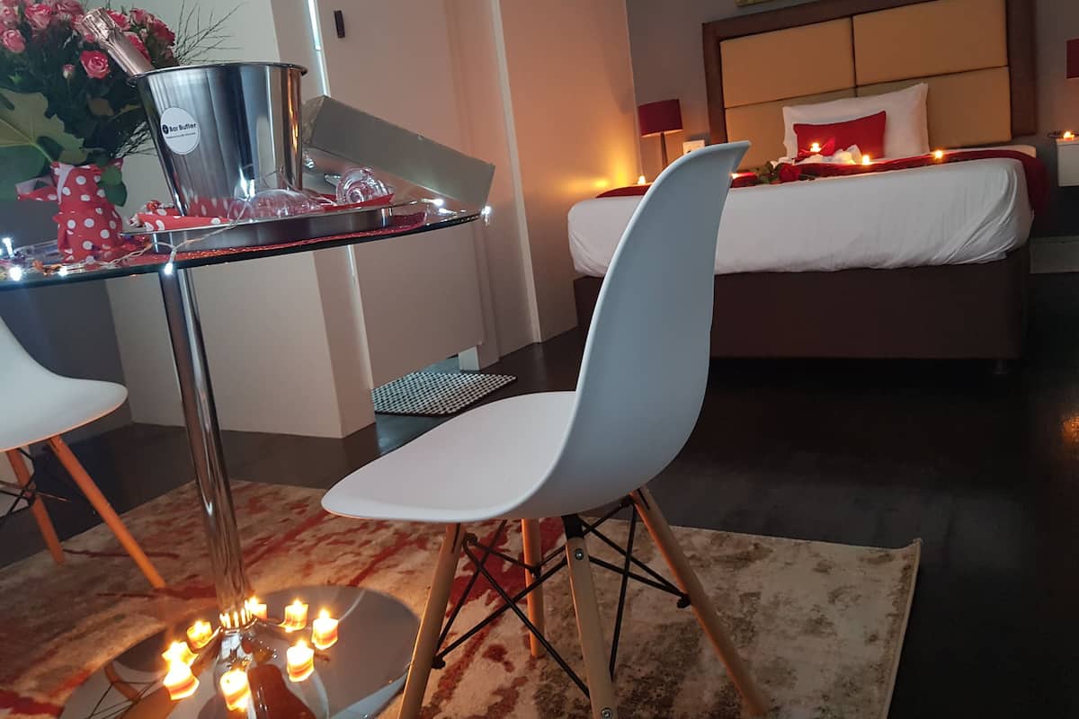 Habitación Confort doble de uso individual, 1 cama de matrimonio | Minibar, escritorio, espacio para trabajar con un portátil