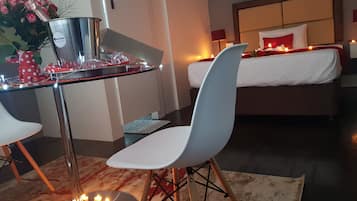 Comfort Double Room Single Use, 1 Queen Bed | Minibar, desk, laptop workspace, soundproofing