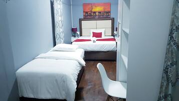 Comfort Double Room Single Use, 1 Queen Bed | Minibar, desk, laptop workspace, soundproofing