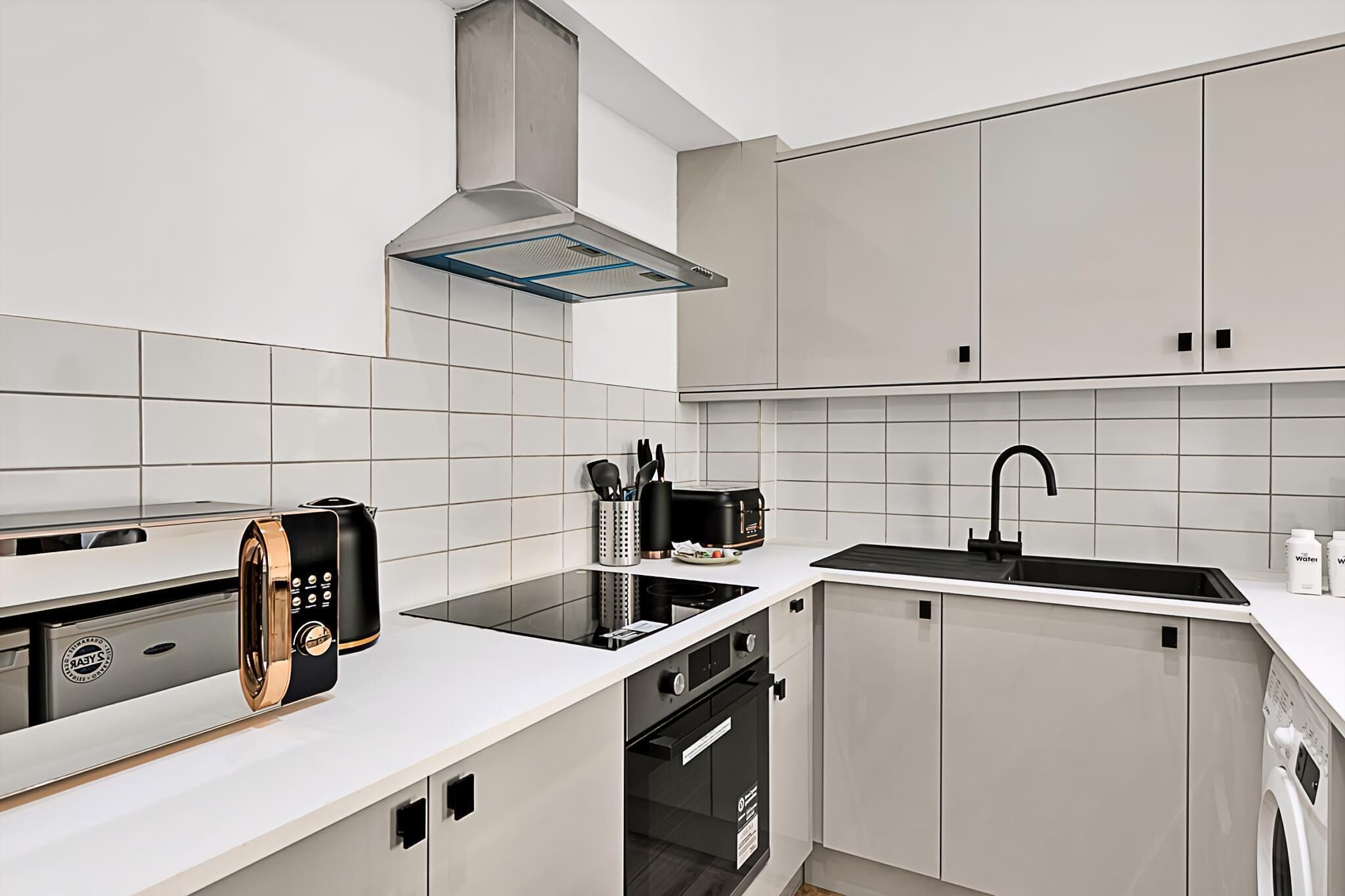 Apartment | Private kitchen | Fridge, microwave, oven, stovetop