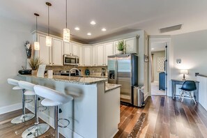 Fridge, microwave, oven, stovetop - Tranquil 2 Bdrm Villa in Salt Creek: Ideal Getaway (North Myrtle Beach)