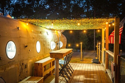 Get to the CHOPPA! One-of-a-kind 2/1 HELICOPTER on 5 acres in the woods!