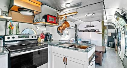 Get to the CHOPPA! One-of-a-kind 2/1 HELICOPTER on 5 acres in the woods!