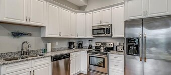 Deluxe 1 Bedroom Carriage House: Luxurious Escape