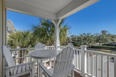 Unwind in Style: Luxury 2 Bdrm Townhome Sleeps 8