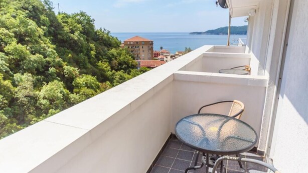 Terrace/patio - Apartments Harmonija  (Becici)