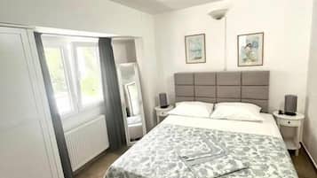 Ropa de cama de alta calidad, escritorio, wifi gratis y ropa de cama