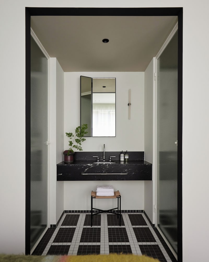 Morgan & Mees Rotterdam - Restaurant, bar en boutiquehotel by null