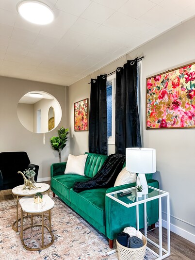 Charming 2BR Home | Sleeps 5| Full Stock Kitchen