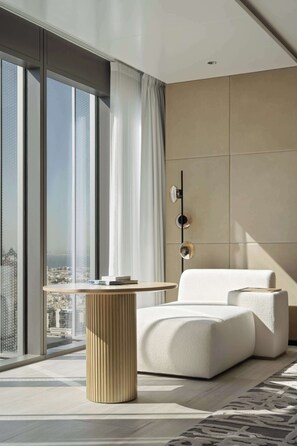 Premium bedding, Tempur-Pedic beds, minibar, in-room safe