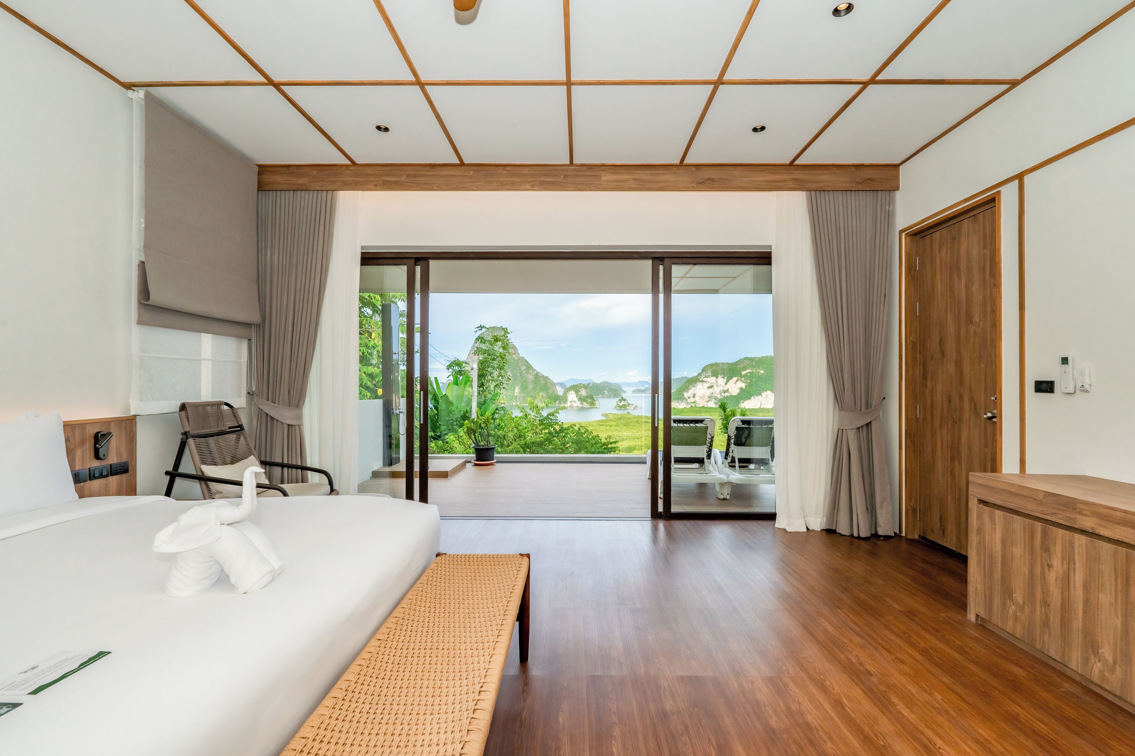 Minibar, in-room safe, individually furnished, desk