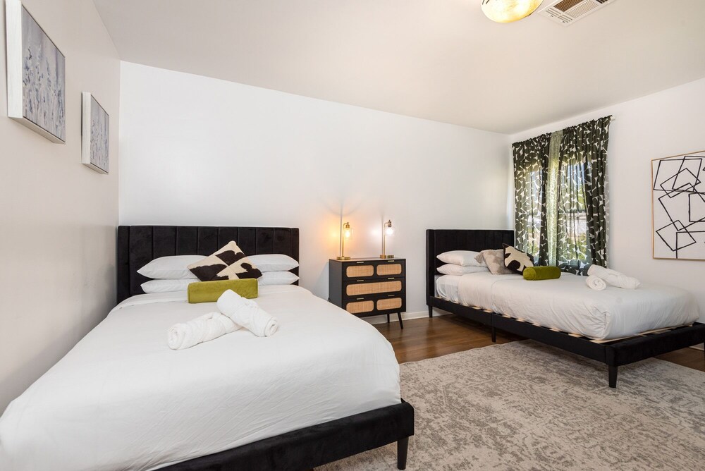 Luxury Home in WEHO 5BD Sleep 16 Center of Town Los Angeles FeWodirekt