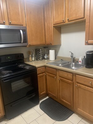 Fridge, microwave, oven, stovetop - Welcome Home (Charlotte)