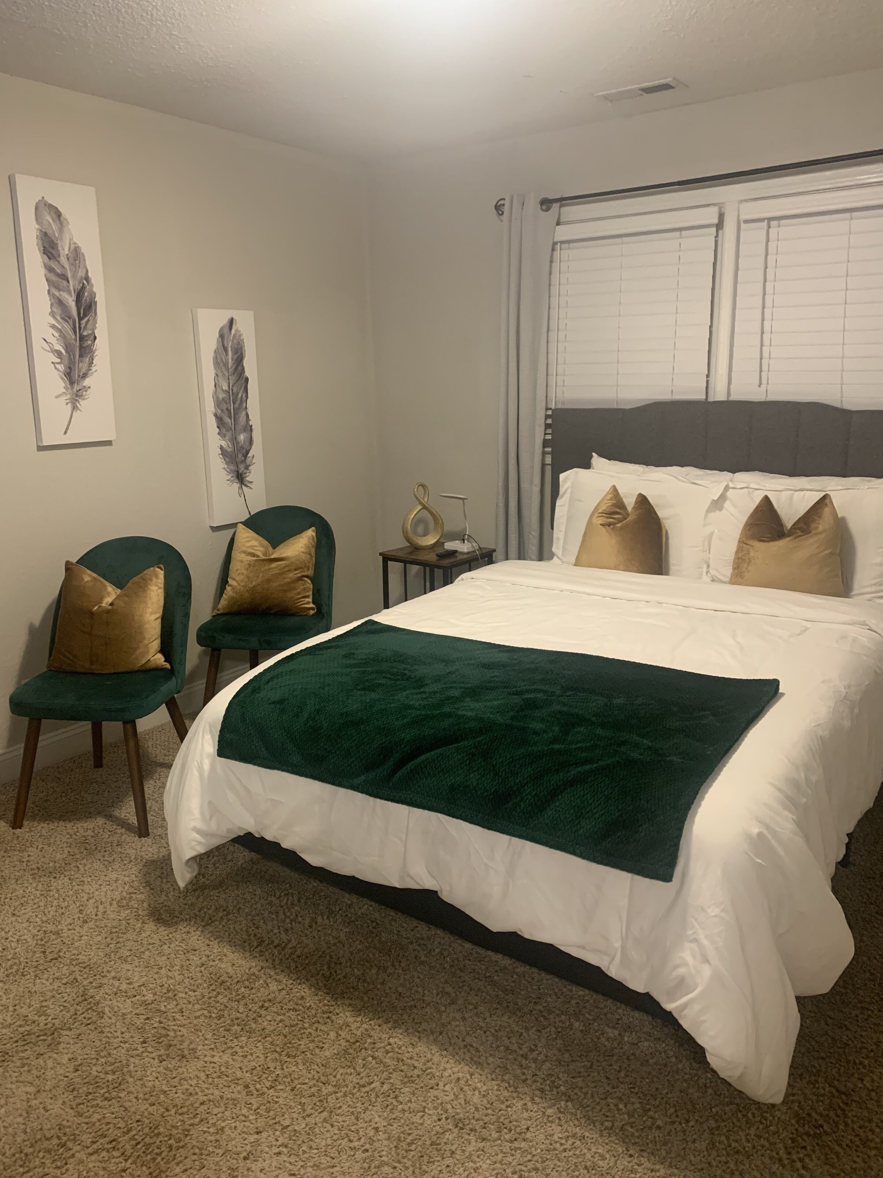 2 habitaciones, escritorio, tabla de planchar con plancha y wifi gratis 