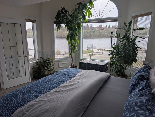 2 bedrooms, iron/ironing board, travel crib, free WiFi