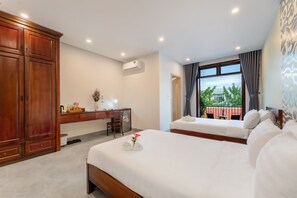 Chambre Triple Familiale, vue piscine | Wi-Fi gratuit
