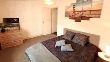 2 bedrooms, desk, iron/ironing board, travel crib