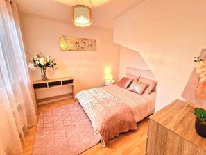 2 bedrooms, desk, iron/ironing board, travel crib