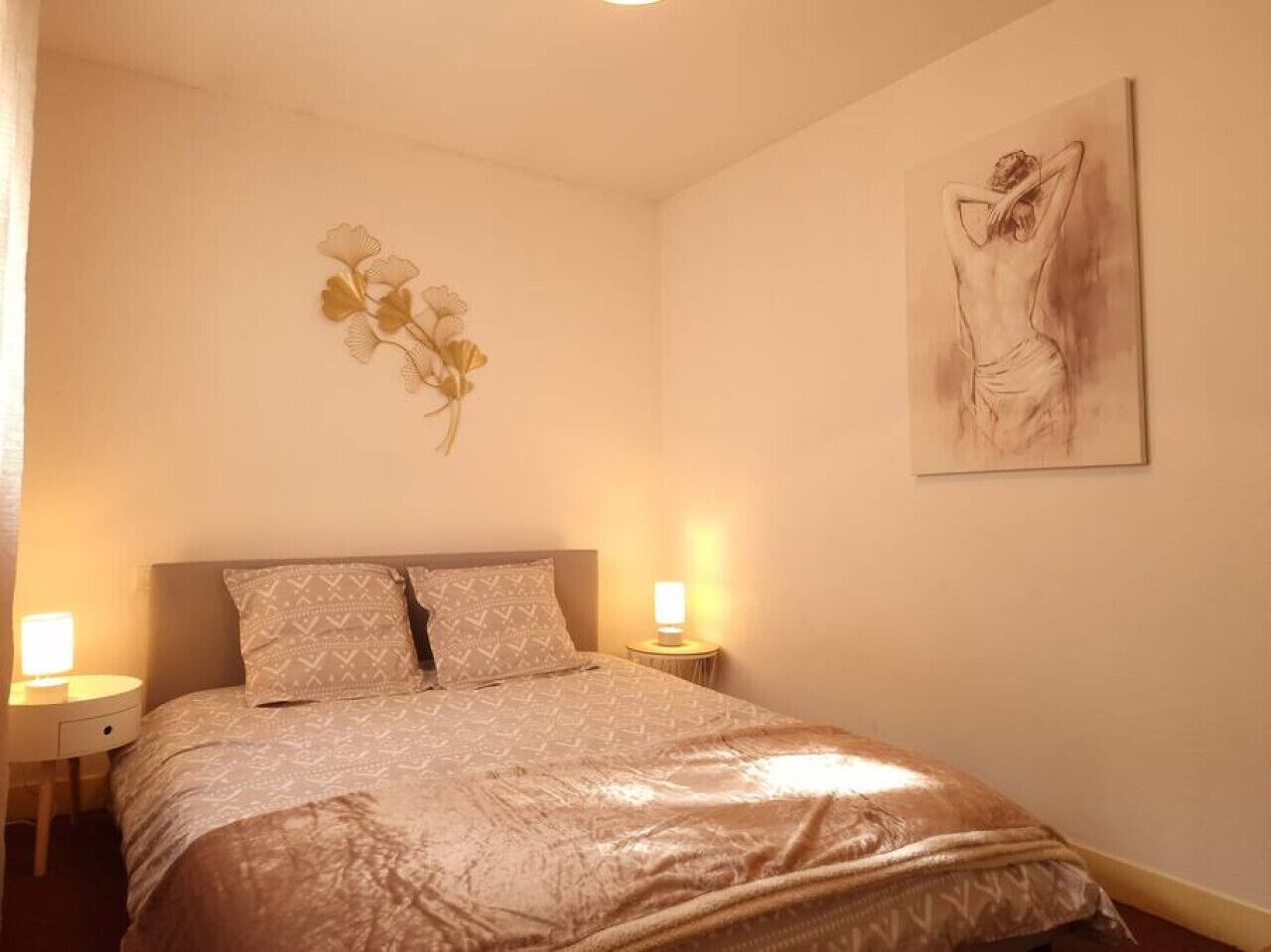 1 chambre, bureau, fer et planche à repasser, Wi-Fi