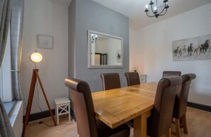Dining - Spacious, sleeps 8, dog friendly, safe garden
 (Lytham St Annes)