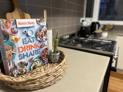 The stylish Mordi Gem with alfresco deck! 5 min walk- beach, restaurants, shops