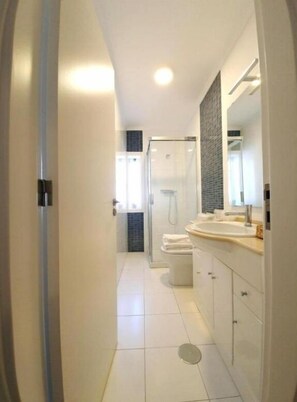 Towels, soap, toilet paper - Sonetos - Guest House (Porto)