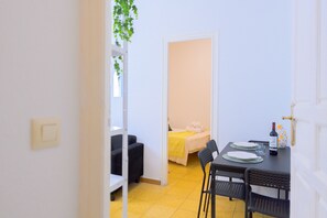 3 makuuhuonetta, silitysrauta/-lauta, ilmainen Wi-Fi