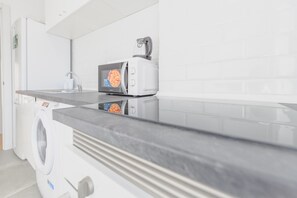 Fridge, microwave, oven, coffee/tea maker