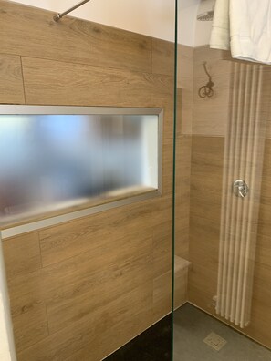 Luxury Suite, 2 Bedrooms | Bathroom | Shower, rainfall showerhead, hair dryer, bathrobes - Agriturismo Modolo (Belluno)