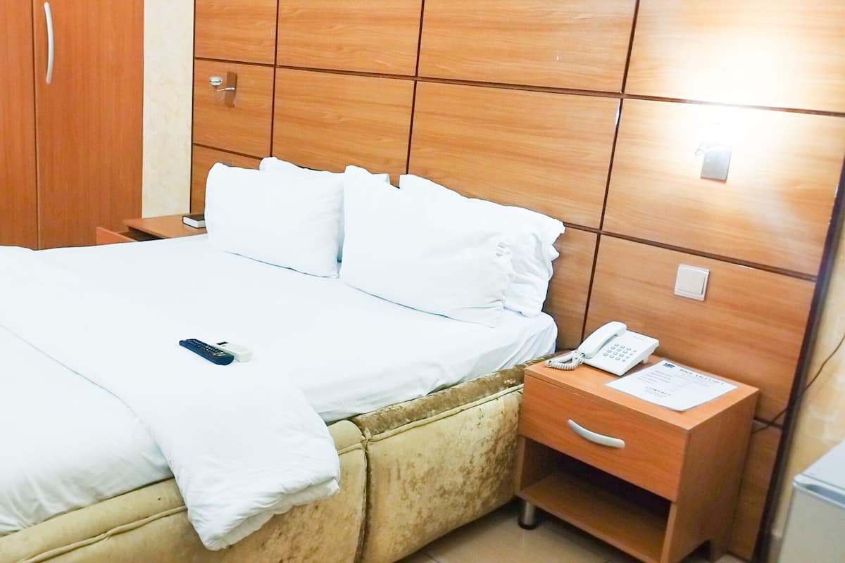 Deluxe Room | 1 bedroom, desk, laptop workspace, free WiFi