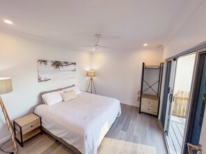 2 bedrooms, iron/ironing board, WiFi, bed sheets - Bella Luna Beach Front - 2 bed (South Mission Beach)