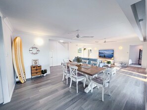 Interior - Bella Luna Beach Front - 3 bed (South Mission Beach)